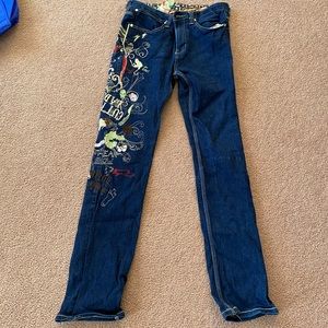 Size 32 artful dodger embroidered jeans